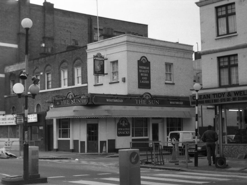 Sun London E2 taken 19 Feb 1989. (Pub, External). Published on 22-02-2018