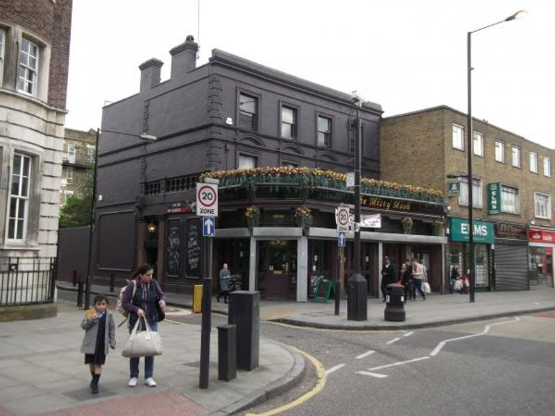Misty Moon London E2 taken April 2014. (Pub, External). Published on 01-05-2014 