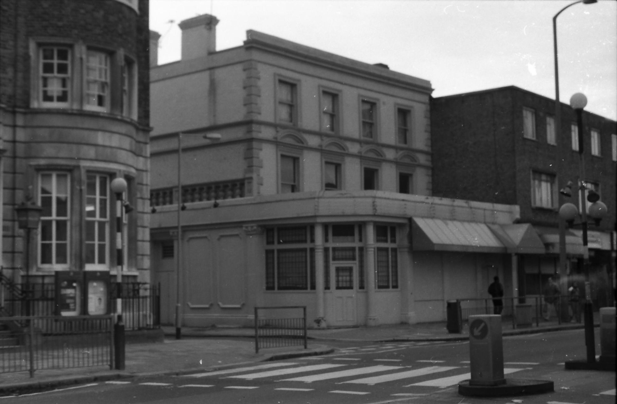 Camdens Head London E2 taken 19 Feb 1989. (Pub, External). Published on 22-02-2018