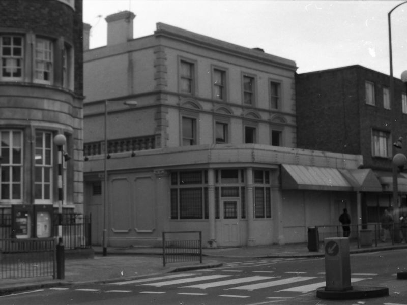 Camdens Head London E2 taken 19 Feb 1989. (Pub, External). Published on 22-02-2018