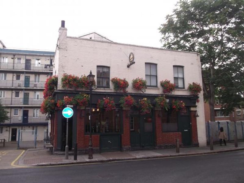 Florist London E2 taken Oct 2014. (Pub, External). Published on 30-10-2014 