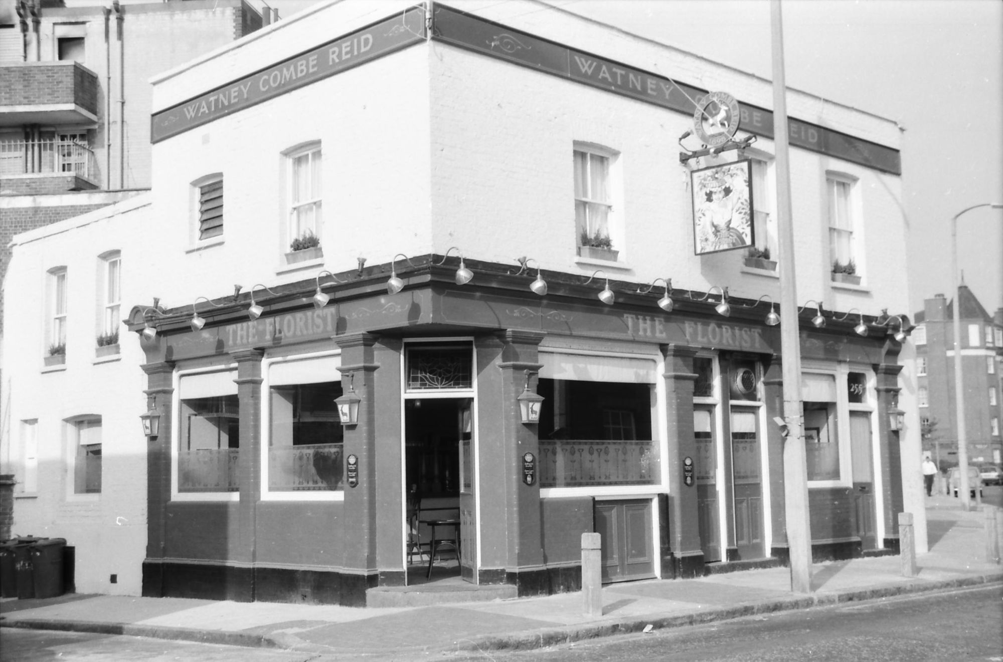 Florist London E2 taken in Sept 1988. (Pub, External). Published on 22-02-2018