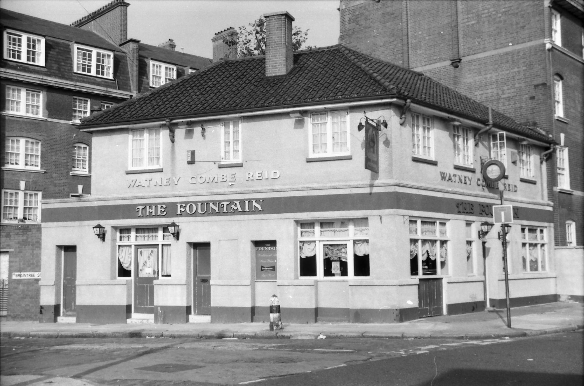 Fountain London E2 taken in Sept 1988. (Pub, External). Published on 22-02-2018