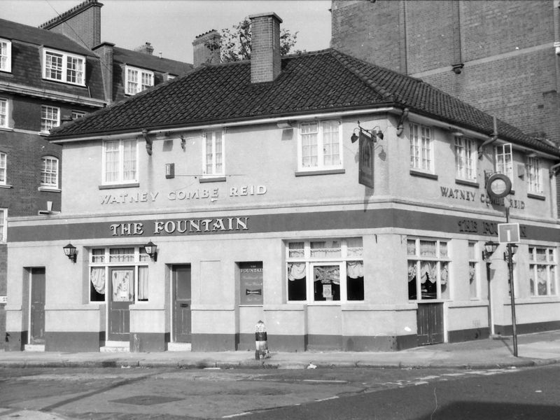 Fountain London E2 taken in Sept 1988. (Pub, External). Published on 22-02-2018