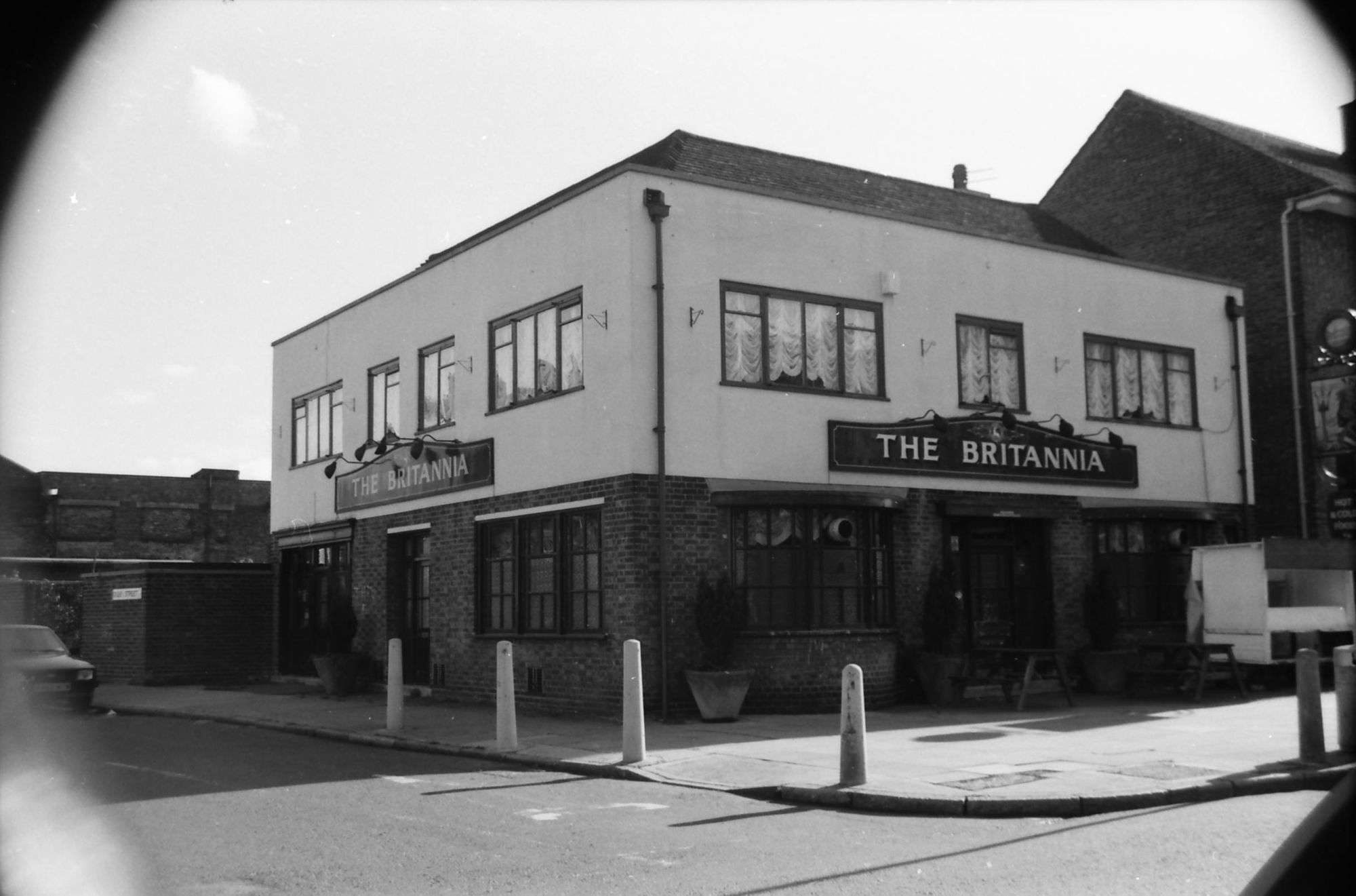 Britannia Globe Road London E2 taken Oct 1988. (Pub). Published on 22-02-2018