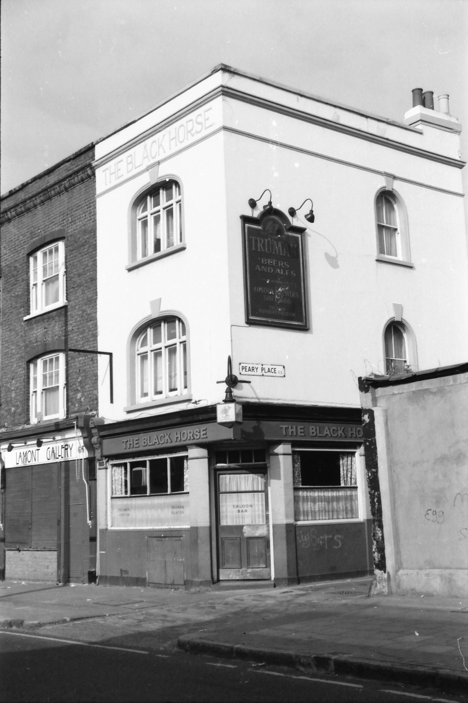 Black Horse London E2 taken 17 Sept 1988. (Pub, External). Published on 22-02-2018