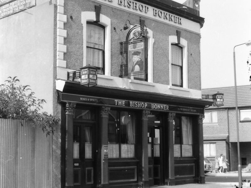 Bishop Bonner London E2 taken in Sept 1988. (Pub, External). Published on 22-02-2018