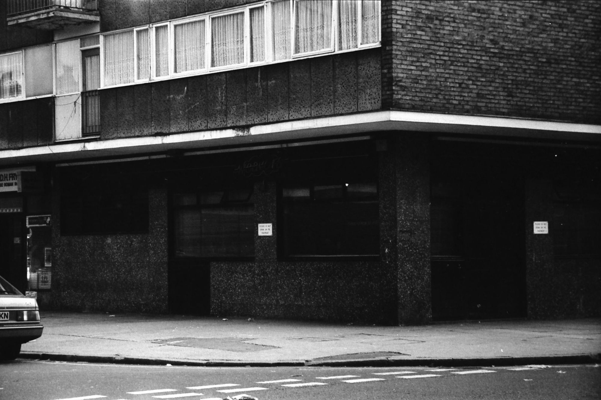 Weavers Arms London E2 taken in 25-7-1987. (Pub, External). Published on 22-02-2018