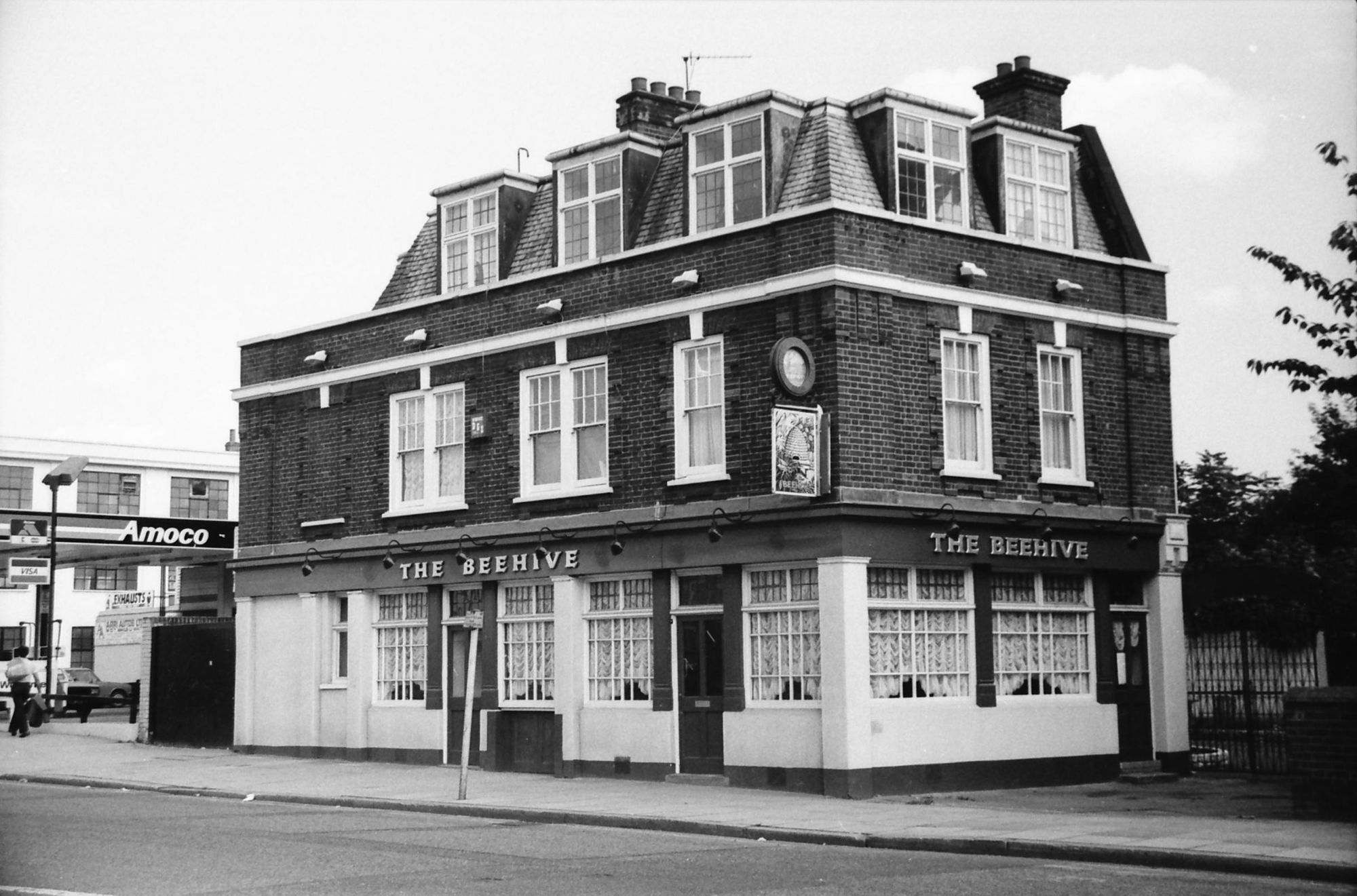 Beehive London E2 taken in 1987. (Pub, External). Published on 22-02-2018