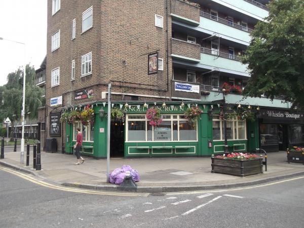 Angel & Crown London E2 taken Oct 2014. (Pub, External). Published on 30-10-2014