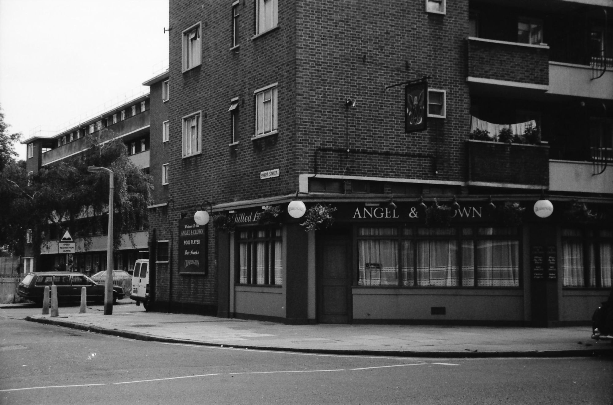 Angel & Crown London E2 taken in 1987. (Pub, External). Published on 22-02-2018