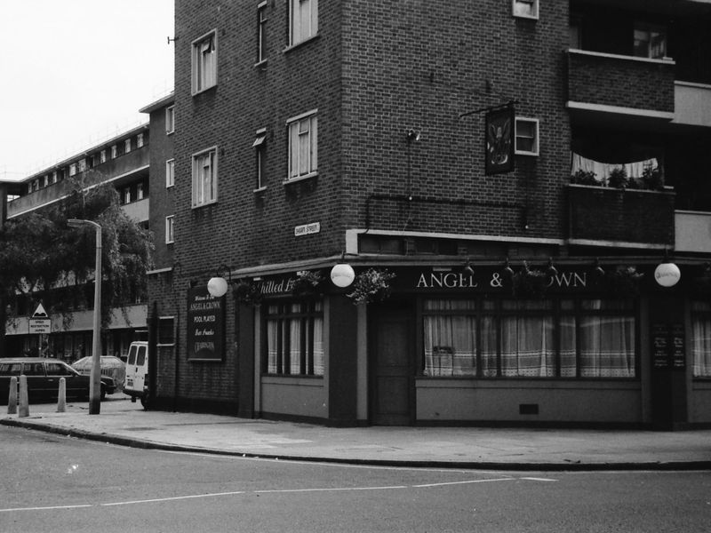 Angel & Crown London E2 taken in 1987. (Pub, External). Published on 22-02-2018