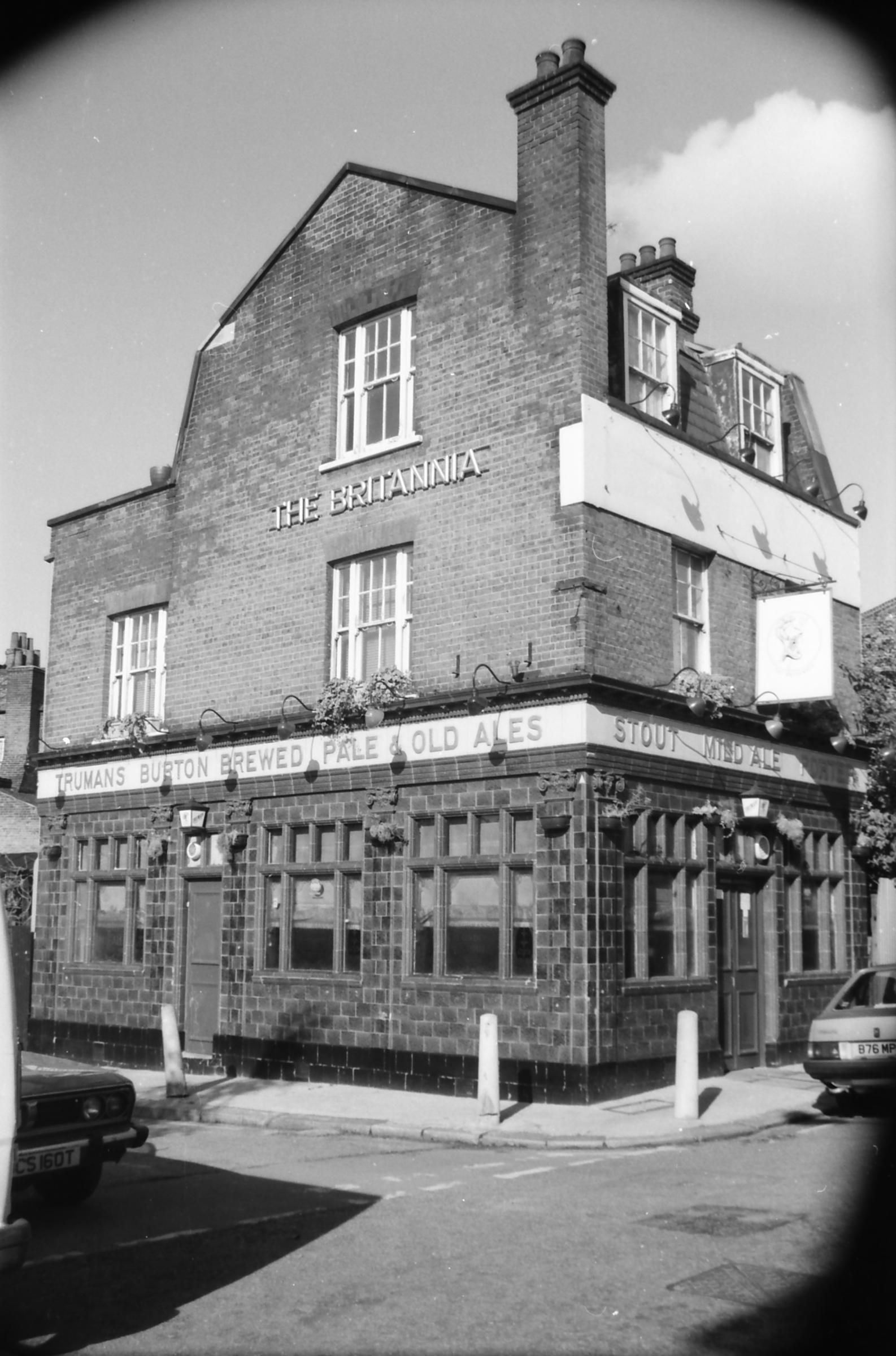 Chilterns-Britannia London E2 taken in Oct 1988. (Pub, External). Published on 22-02-2018