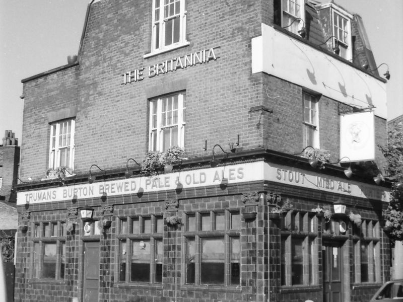 Chilterns-Britannia London E2 taken in Oct 1988. (Pub, External). Published on 22-02-2018