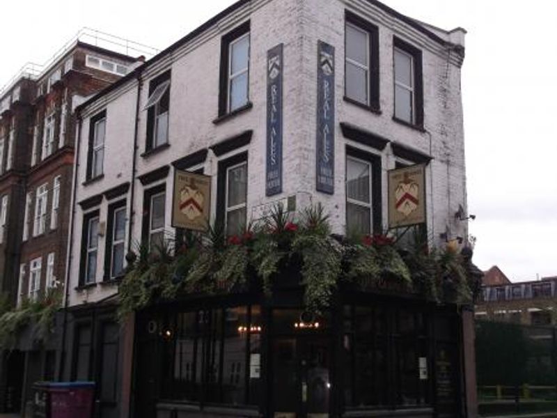Carpenters Arms London E2 taken Oct 2014. (Pub, External). Published on 30-10-2014 