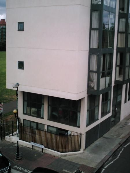Lord Hood-Cavalier London E2. (Pub, External). Published on 14-10-2013
