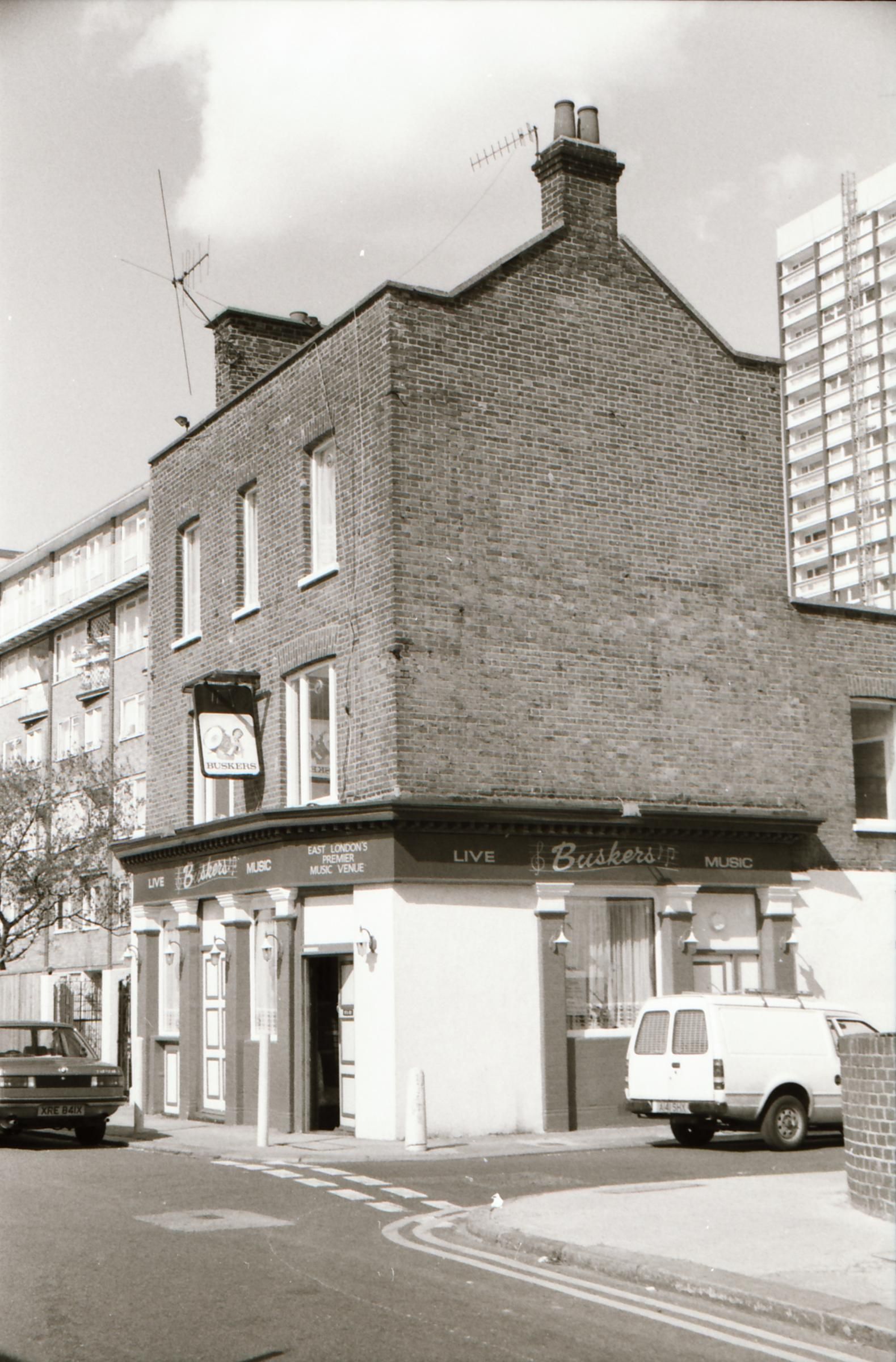 Buskers/Ye Olde Hope London E2 taken in Aug 1989. (Pub, External). Published on 22-02-2018