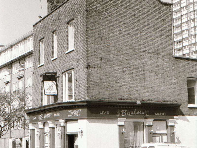 Buskers/Ye Olde Hope London E2 taken in Aug 1989. (Pub, External). Published on 22-02-2018 