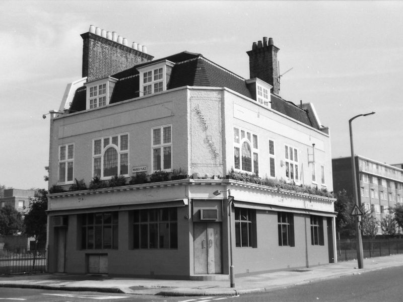 Jazzy Dees London E2 taken in Sept 1988 . (Pub, External). Published on 22-02-2018