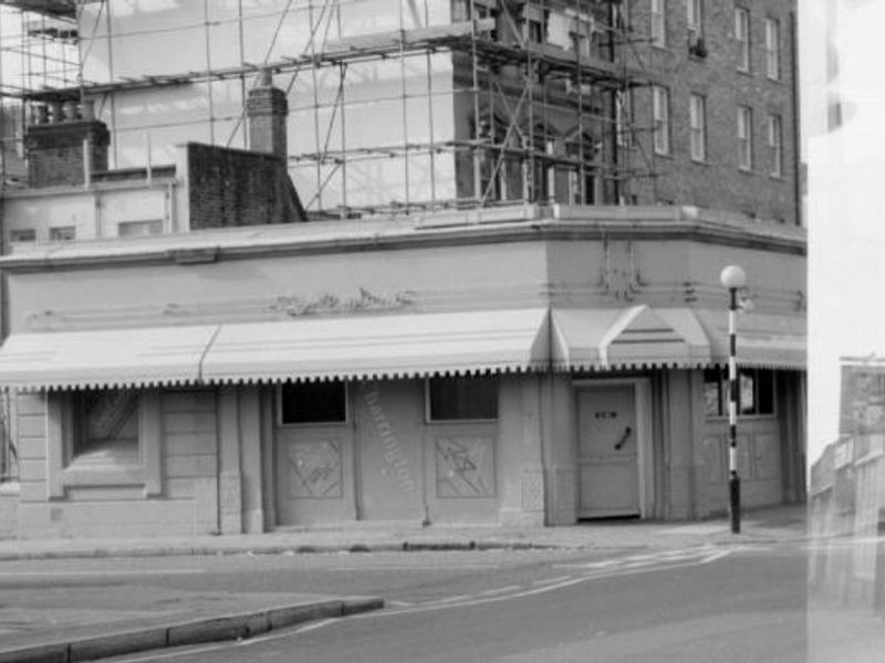 Septembers London E2 taken in 1988. (Pub, Key). Published on 18-04-2016 