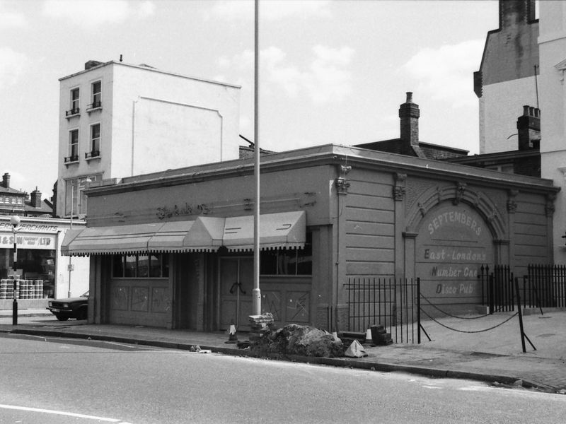 Septembers London E2 taken in April 1989. (Pub, External). Published on 22-02-2018 