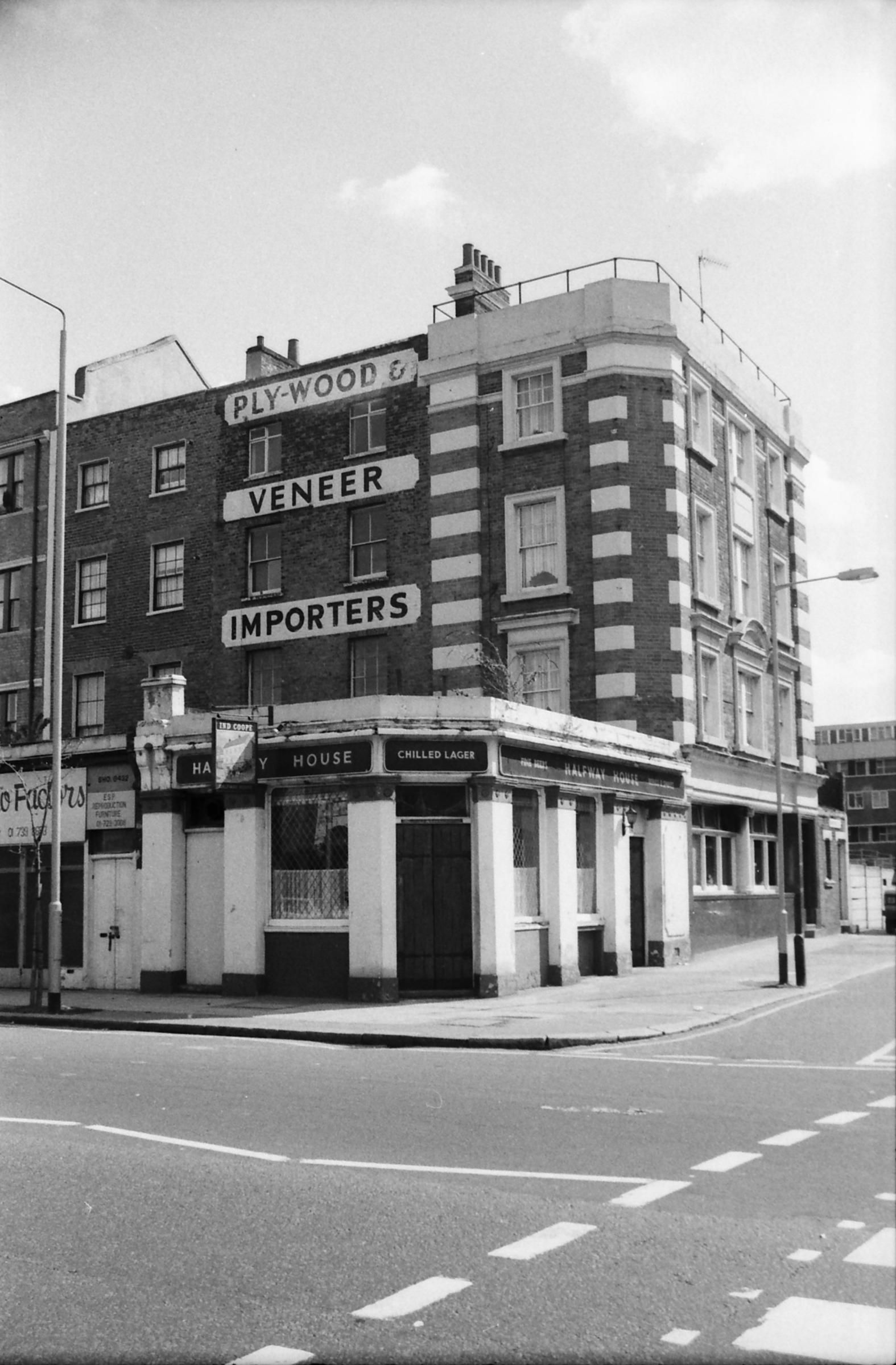 Halfway House London E2 taken in  April 1989. (Pub, External). Published on 22-02-2018