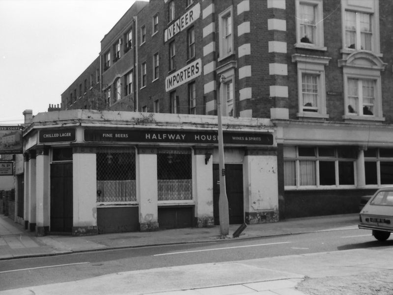 Halfway House London E2 taken in Sept 1988. (Pub, External). Published on 22-02-2018
