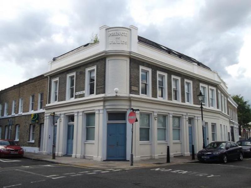 Prince of Wales Barnet Grove London E2 taken Oct 2014. (Pub, External). Published on 31-10-2014