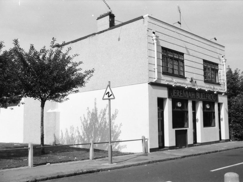 Jeremiah Bullfrog London E2 taken in Sept 1988. (Pub, External). Published on 22-02-2018