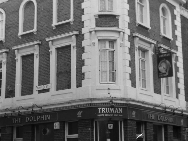 Dolphin London E2 taken 19 Feb1989. (Pub, External). Published on 22-02-2018 