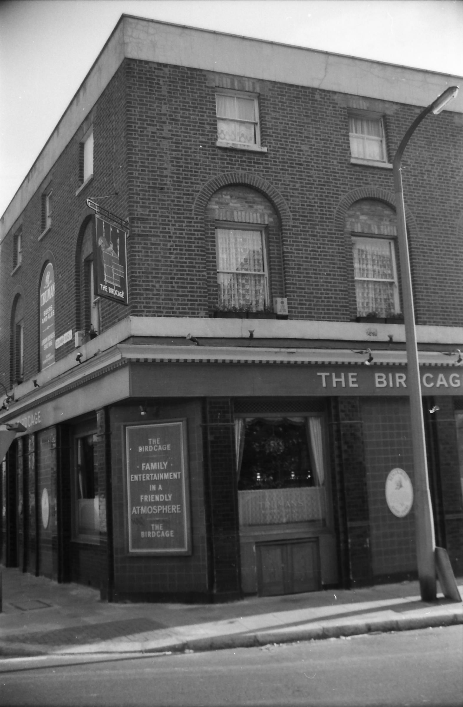 Bird Cage London E2 taken in Sept 1988. (Pub, External). Published on 22-02-2018