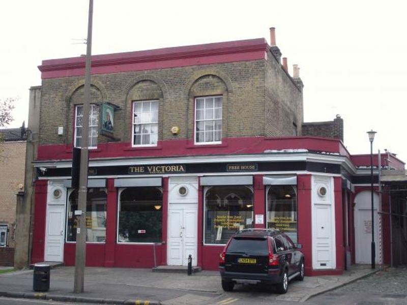Victoria - Ravenscroft London E2. (Pub, External). Published on 21-09-2013