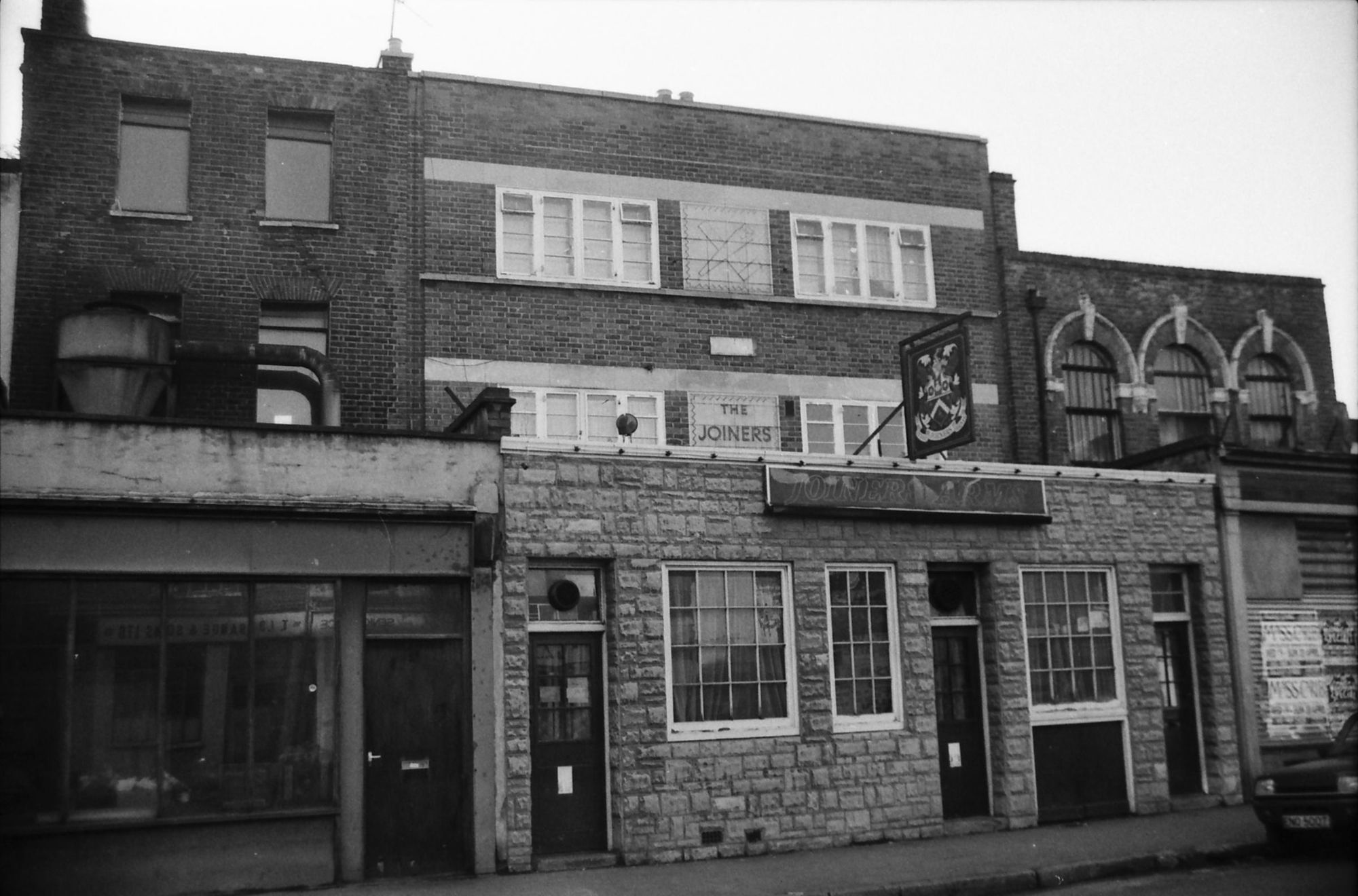Joiners Arms London E2 taken 1 April 1989. (Pub, External). Published on 22-02-2018