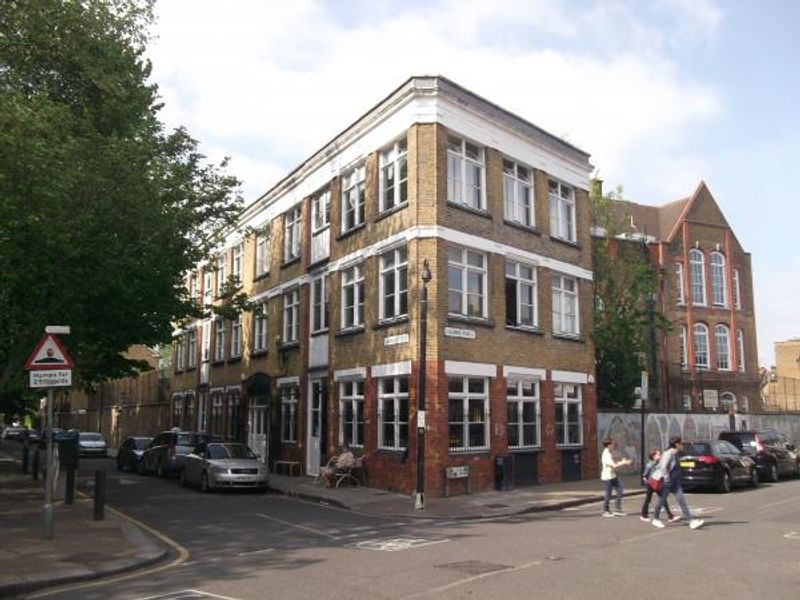 Brawn London E2 taken May 2016. (Pub). Published on 19-05-2016