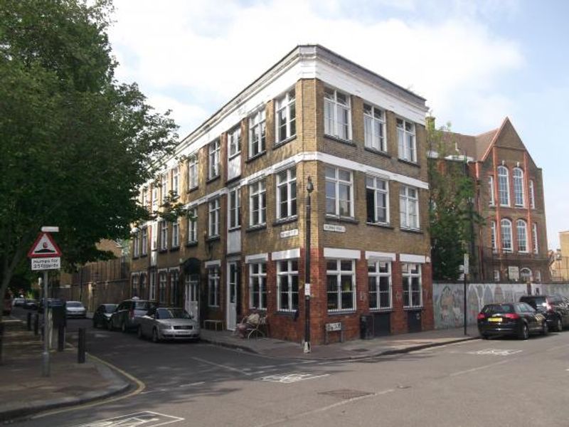Brawn London E2 taken May 2016. (Pub). Published on 19-05-2016