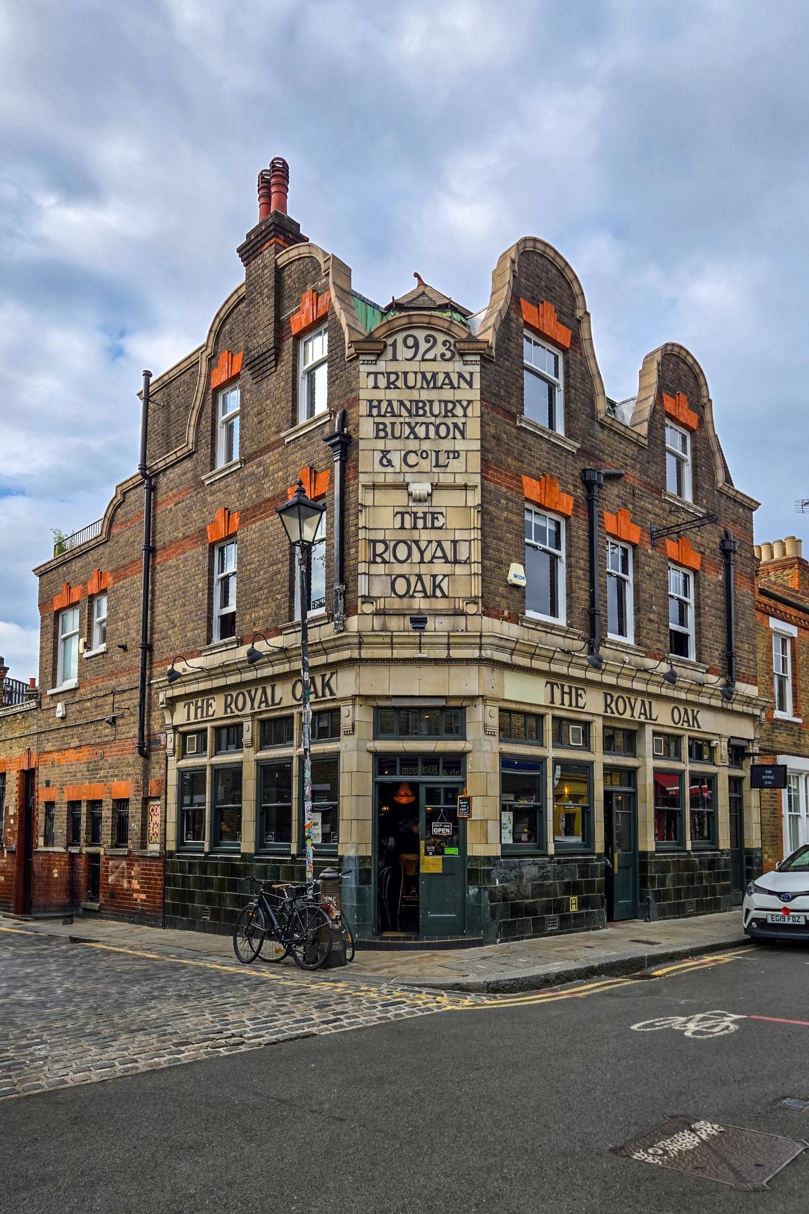 Royal Oak London E2 20250804. (Pub, External, Key). Published on 10-08-2025