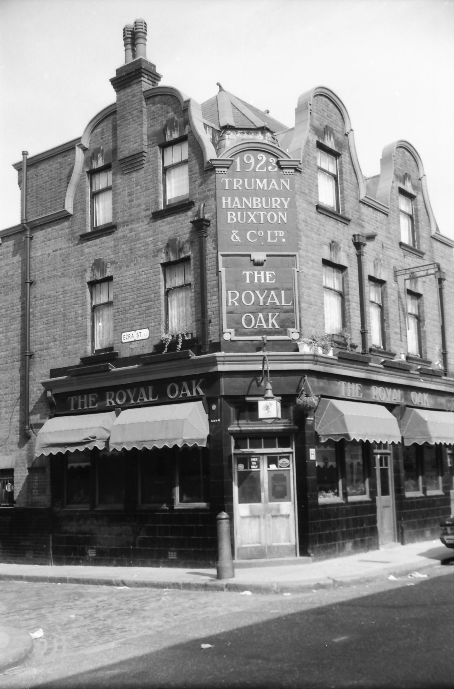 Royal Oak London E2 taken in Sept 1988. (Pub, External). Published on 22-02-2018