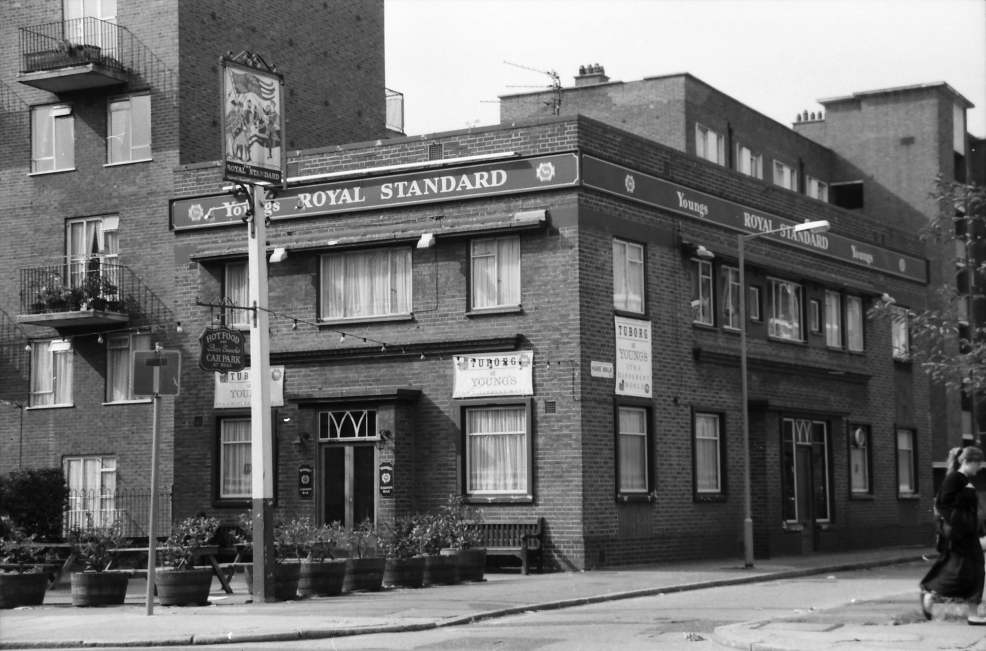 Royal Standard Kingsland Rd London E2 taken Sept 1988. (Pub, External). Published on 22-02-2018