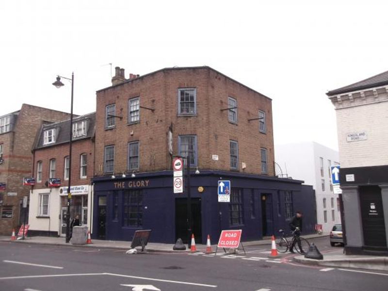 Nice Little Earner/Paradise Inn London E2 taken March 2015. (Pub, External). Published on 02-05-2015