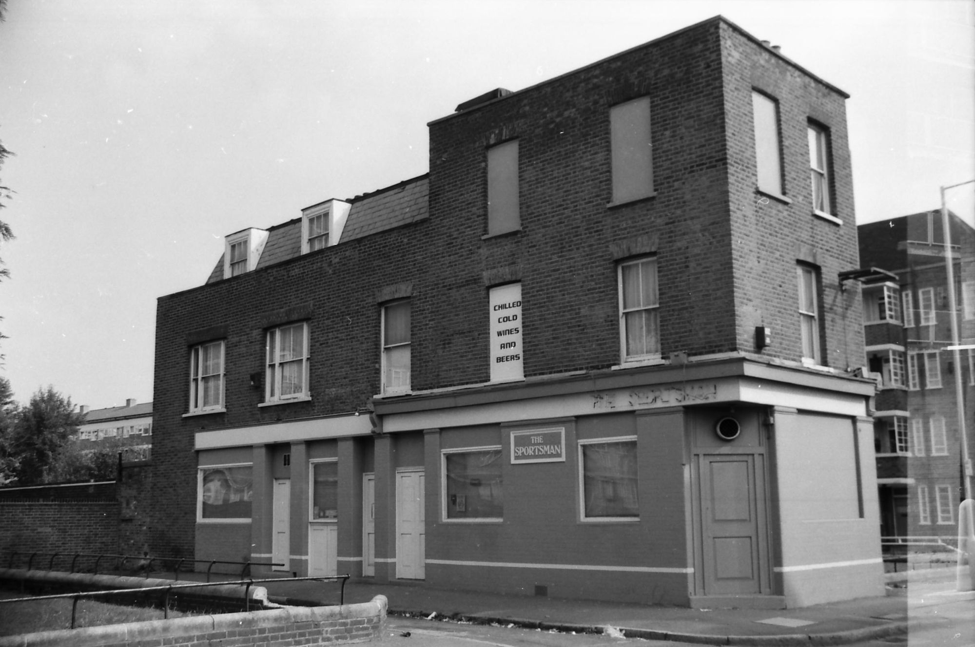 Sportsman London E2 taken in Sept 1988. (Pub, External, Key). Published on 28-03-2018