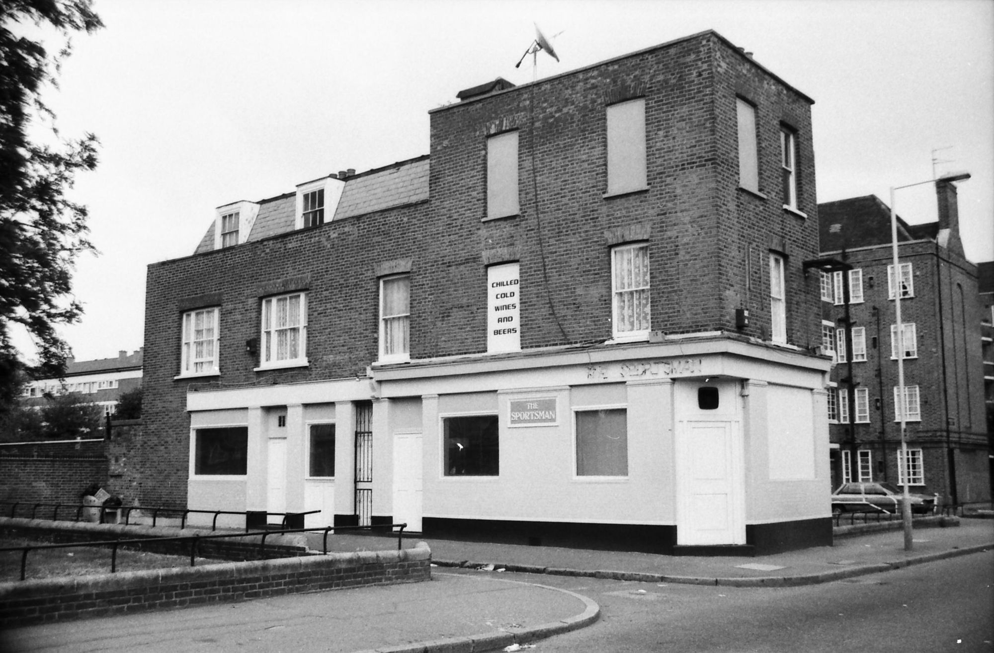 Sportsman London E2 taken 2 July 1989. (Pub, External, Key). Published on 21-06-2018