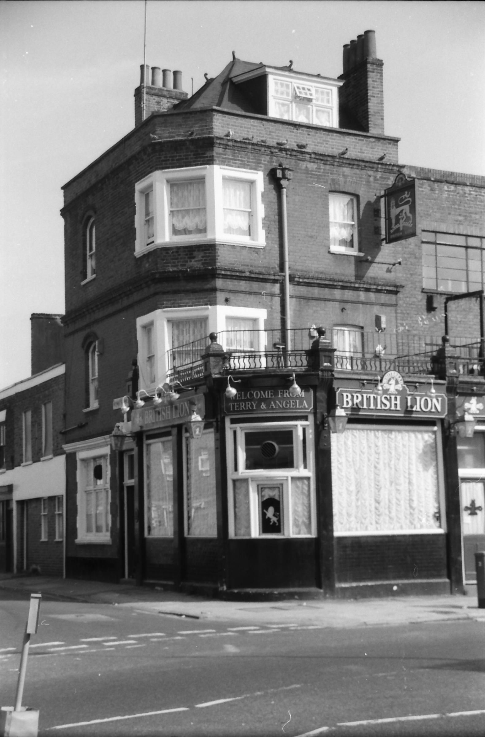 British Lion London E2 taken in Sept 1988. (Pub, External). Published on 22-02-2018