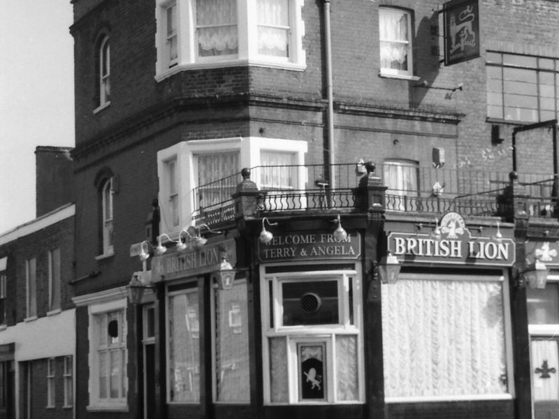 British Lion London E2 taken in Sept 1988. (Pub, External). Published on 22-02-2018