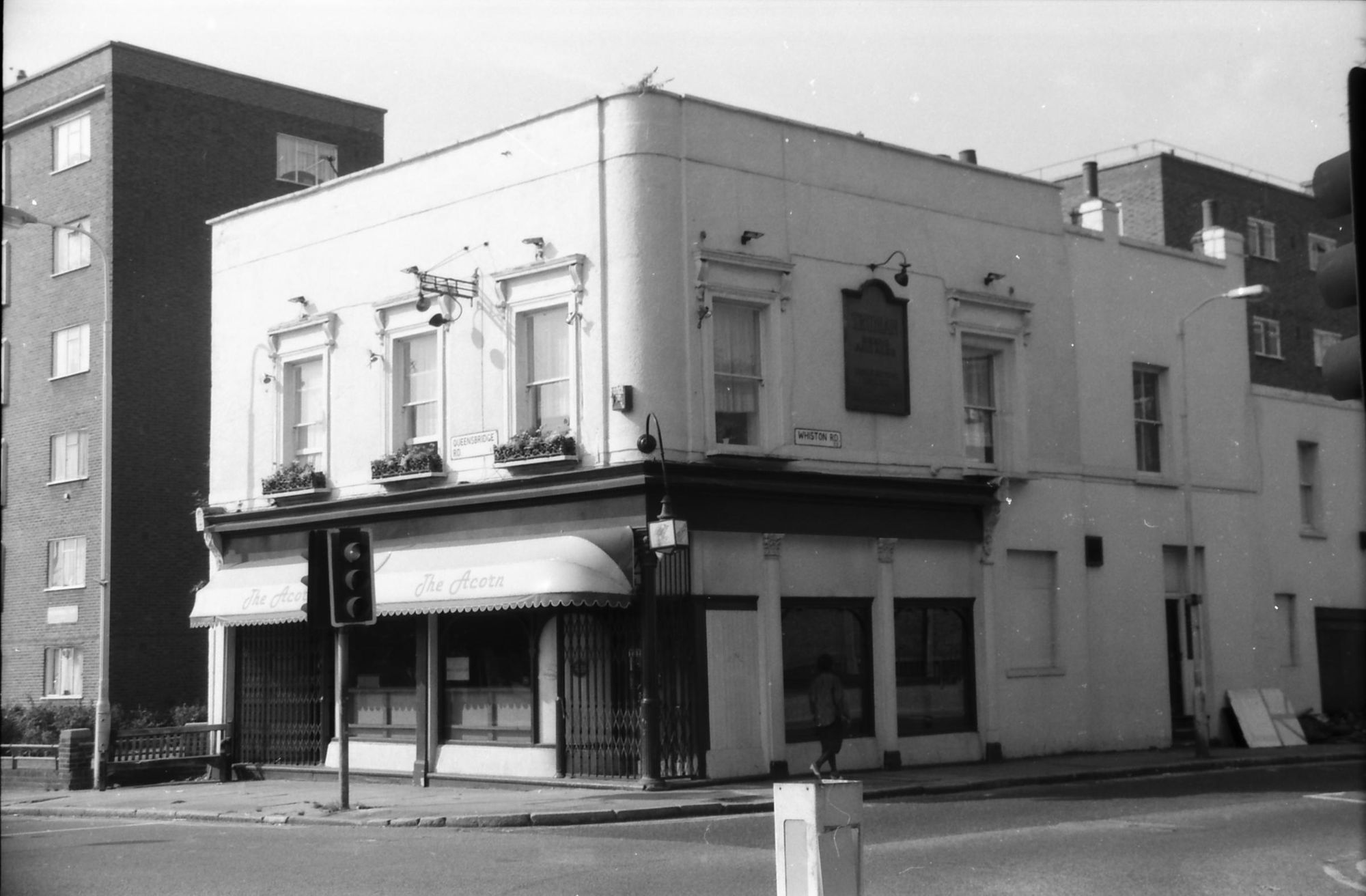 Acorn London E2 taken in Sept 1988. (Pub, External). Published on 22-02-2018