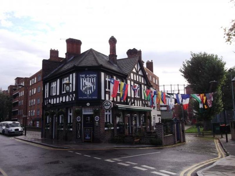 Albion London E2 taken Oct 2014. (Pub, External). Published on 30-10-2014 