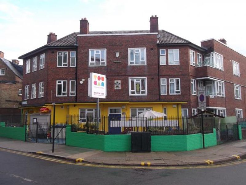 Prince of Wales Teale St London E2 taken Oct 2014. (Pub, External). Published on 31-10-2014