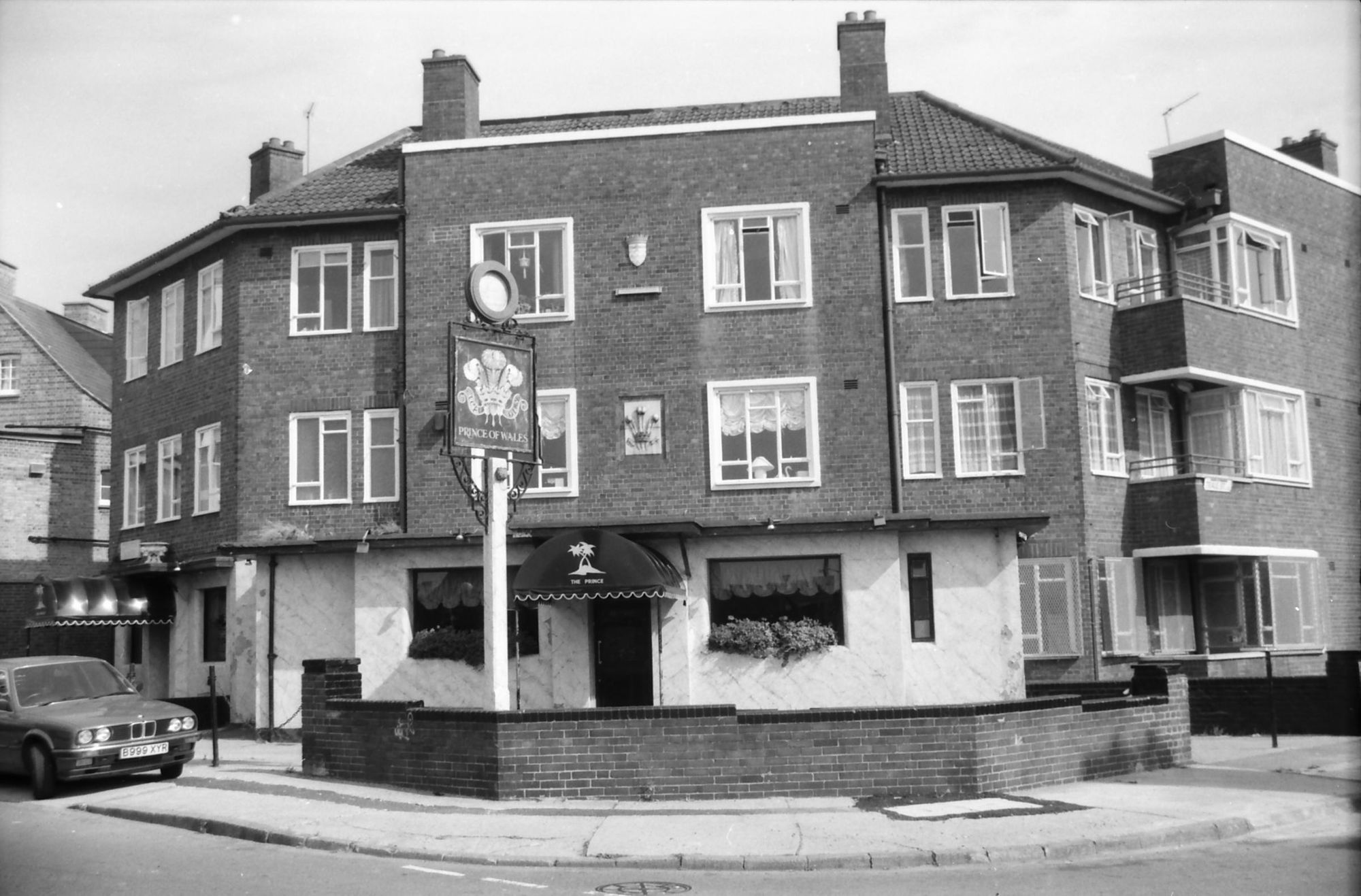 Prince of Wales Teale Street London E2 taken in Sept 1988. (Pub, External). Published on 22-02-2018
