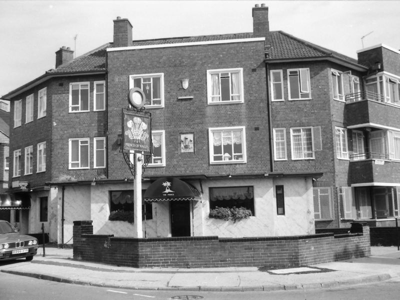 Prince of Wales Teale Street London E2 taken in Sept 1988. (Pub, External). Published on 22-02-2018
