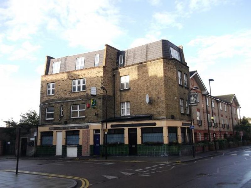 Crown London E2 taken Oct 2014. (Pub, External, Key). Published on 30-10-2014