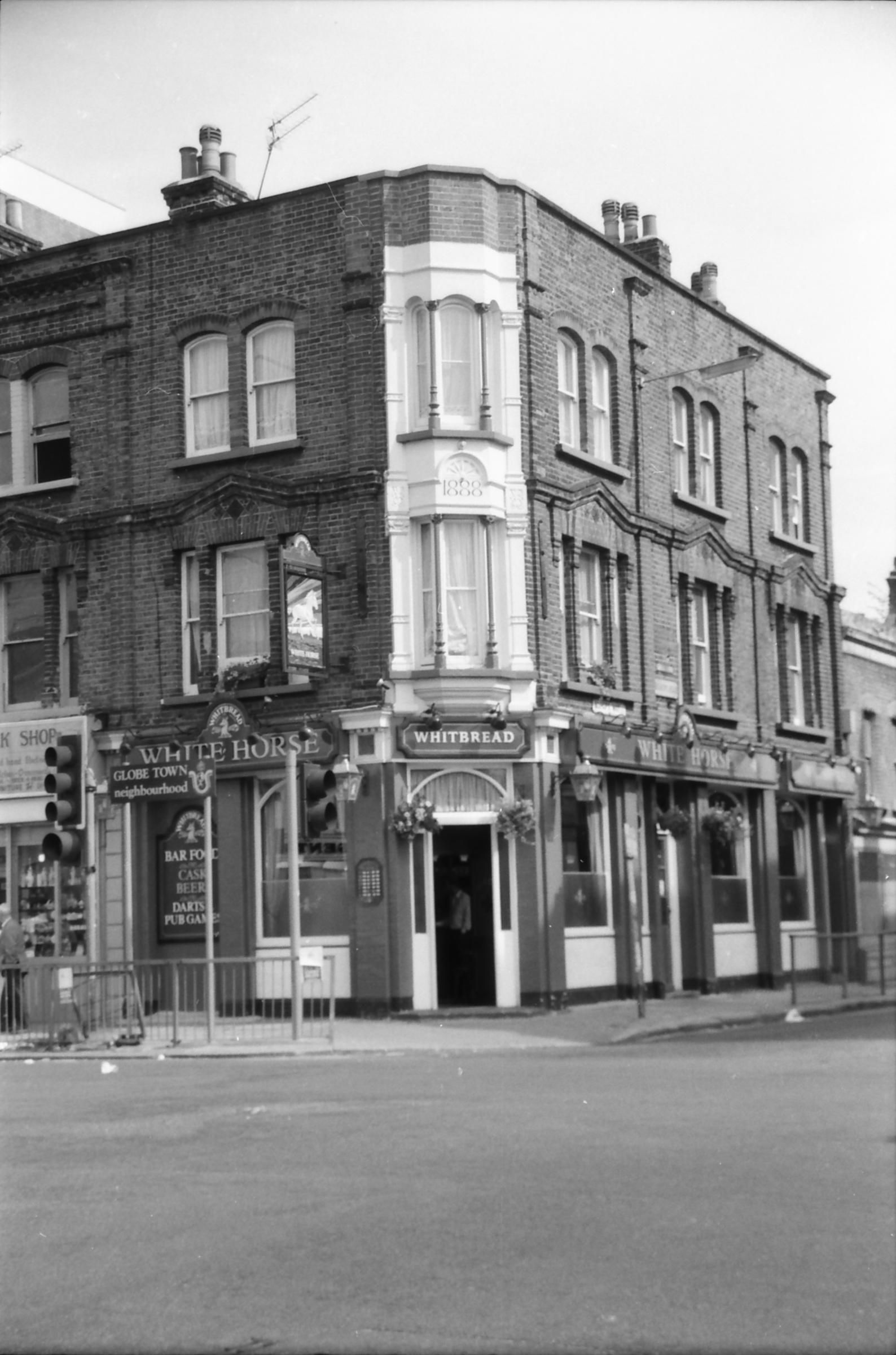 White Horse Cambridge Heath Rd London E2 taken in Sept 1988. (Pub, External). Published on 22-02-2018